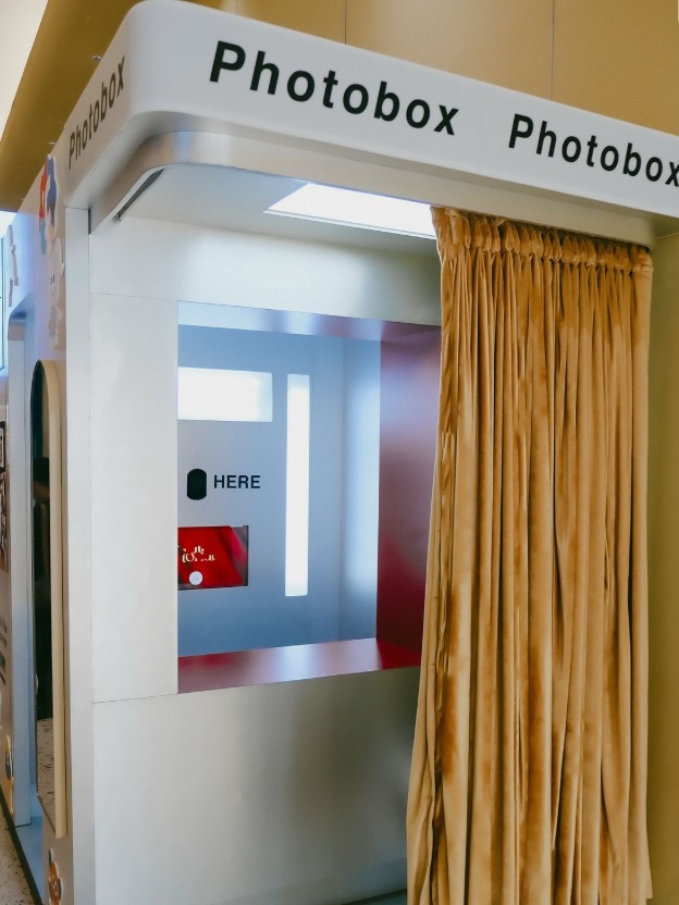Kelebihan Photobox Dibandingkan Photobooth untuk Acara Lebih Efisien